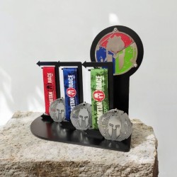 Držák medailí ze závodů...